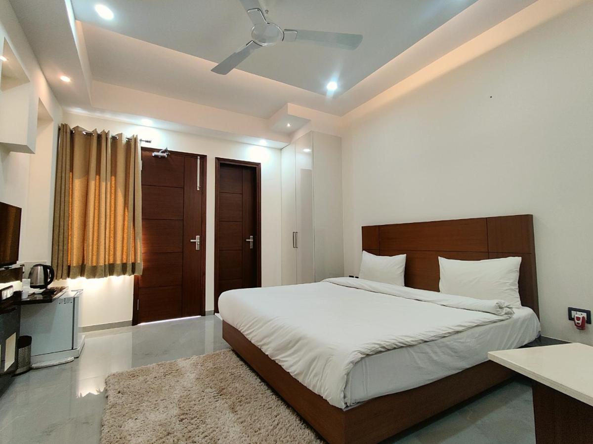 The Shacon Hotel Noida Exterior photo